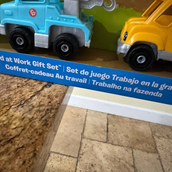 Little people Hard at Work Gift Set Farm Animals Trucks Barn Fisher Price NIB